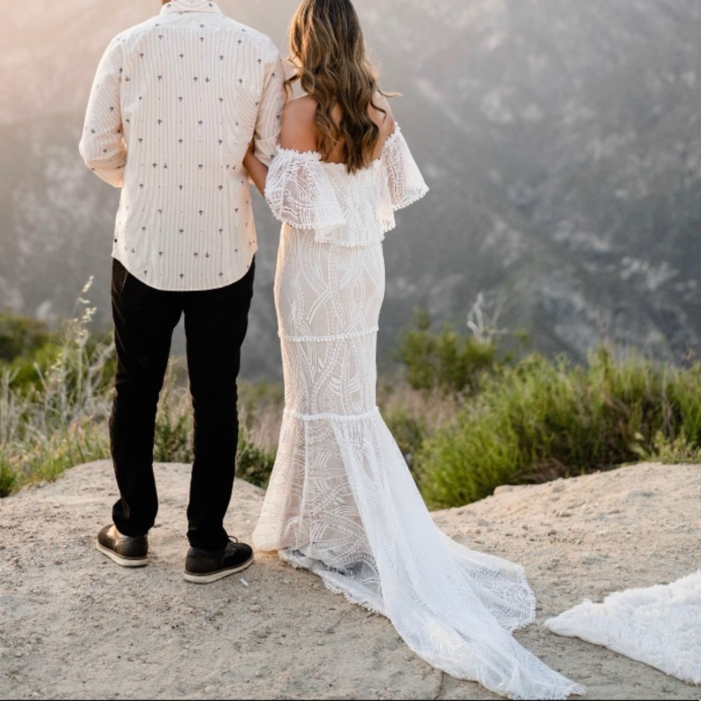 STUNNING wedded in white